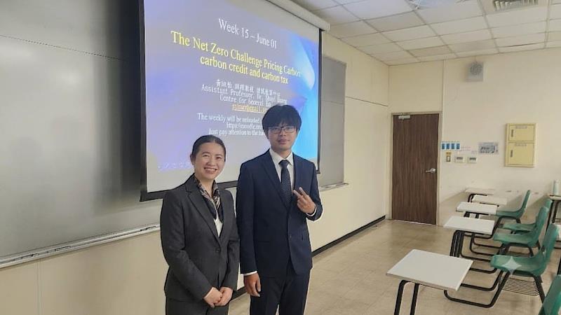 黃冠豪同學(右)透過臺科大跨域微學程修習黃淑怡老師(左)課程,結合不同領域知識與實作經驗,培養跨域整合與創新實踐能力。