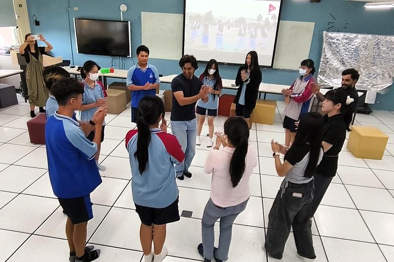 巴基斯坦國際學伴帶領中港高中學生共跳傳統舞蹈，親身體驗異國文化魅力。