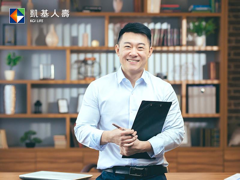 中壯世代無懼家庭重任巔峰期,凱基人壽「美利雙盈」助撐起全家人的保護傘,實現保障與資產配置雙贏。