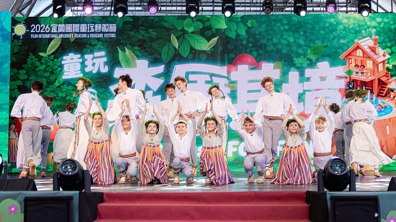 拉脫維亞團隊演出。