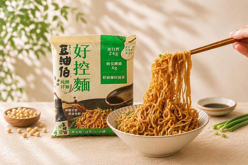 堅持天然純釀的豆油伯醬油，遇上專注健康平衡的日日好食蛋白麵，成就「一滴純釀、一麵真香」的純粹飲食體驗。（資料來源：日日好食）