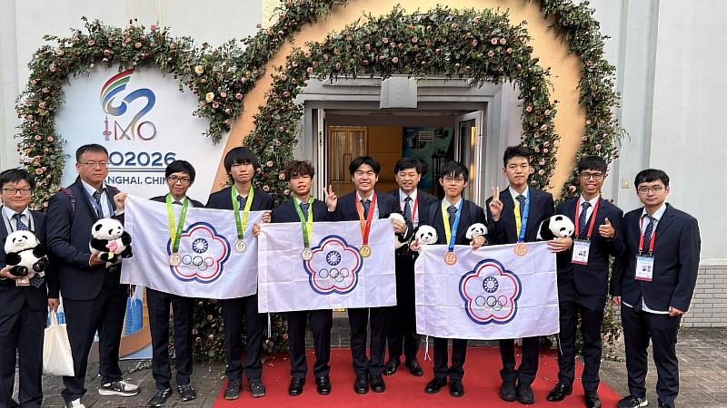 從左至右為李俊璋、陳正忠、曠文達、曾宇凡、黃柏澄、許庭誠、林延輯、康哲銨、馬宇辰、許博翔、鄭天鈞。