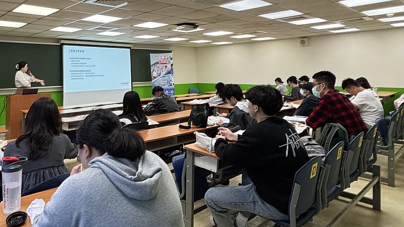 TKB放洋留遊學班內生書審工作坊。