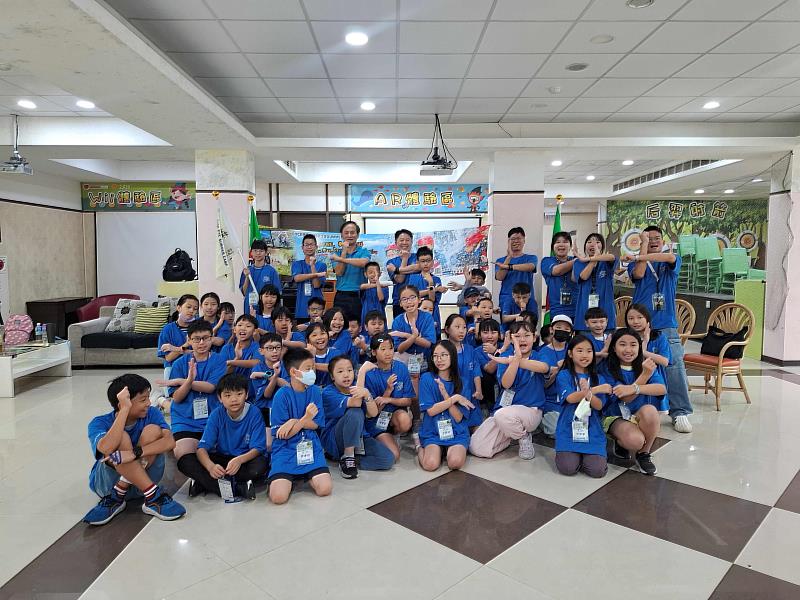 救國團桃園市團委會「馬武督森林探險家」夏令營圓滿落幕,40位學童走進森林探索自然,體驗冒險與成長。