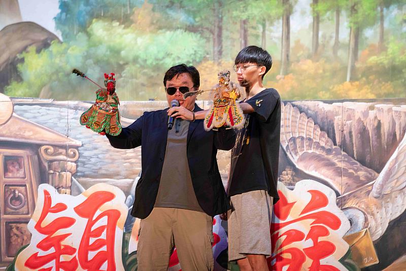 蘇俊穎木偶劇團在金水廣場帶來熱鬧有趣的「當戲偶走進礦山」。