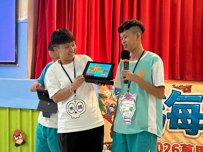 文化大學自主研發「北海岸軟絲復育桌遊」,透過寓教於樂的方式,帶領學生認識海洋保育及聯合國永續發展目標(SDGs),提升環境保育意識。