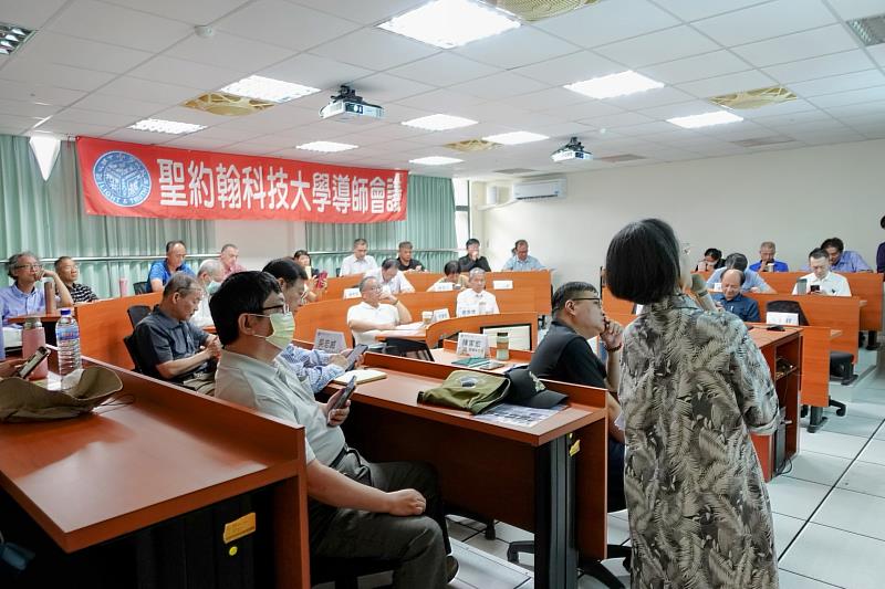 體育健康諮輔組魏敏慧組長盤點輔導資源並促進交流。