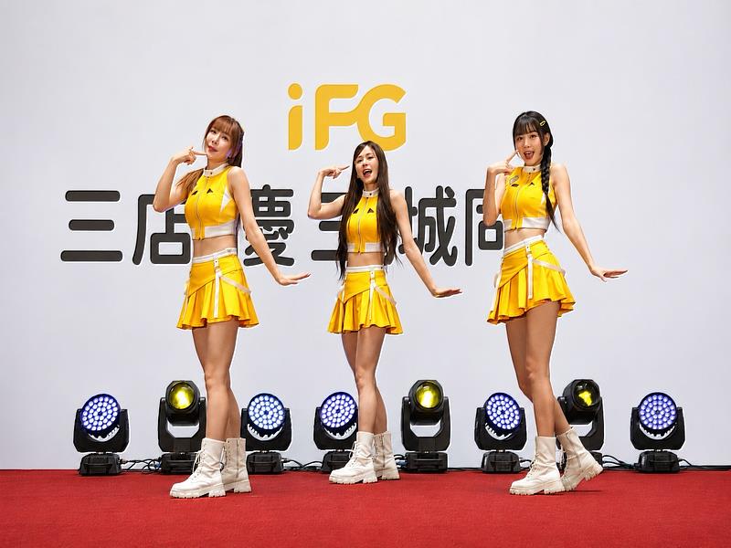 iFG遠雄廣場台中店開幕記者會安排活力舞蹈演出揭開序幕，炒熱現場氣氛，為3店同慶活動增添熱鬧歡慶氛圍。