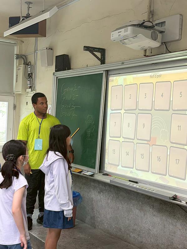 嘉北國小海外青年英語夏令營。