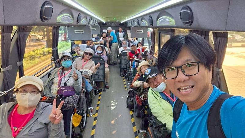 「有愛無礙、關懷台灣」屏東救國團攜手蔣月惠議員伴身障友暢遊台南