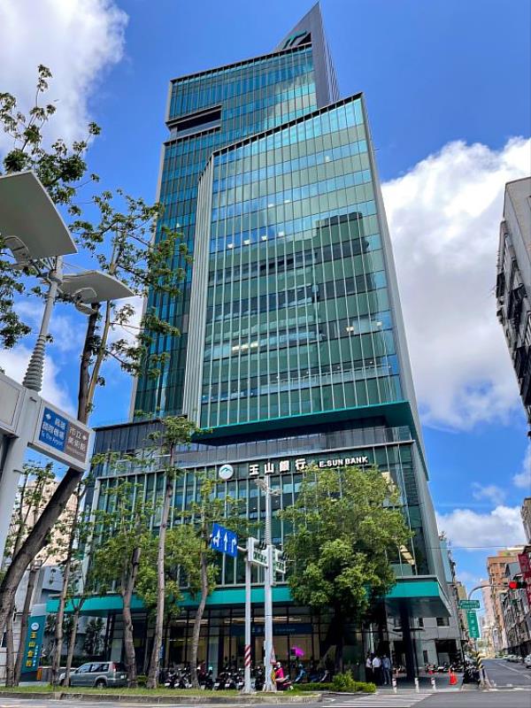 玉山銀行積極響應金管會推動亞洲資產管理中心政策,持續深化高資產財富管理布局。圖為玉山高雄旗艦大樓。(圖/玉山金控提供)