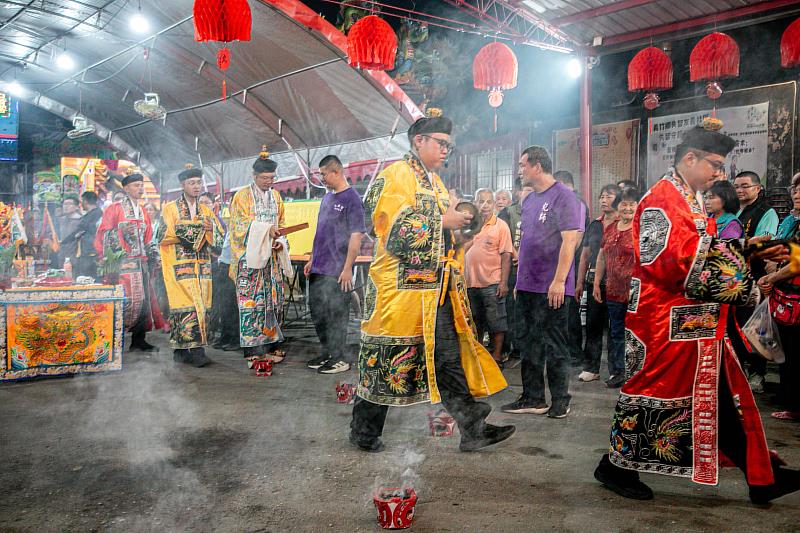 嘉義義竹百年龍興廟重修完工,翁章梁贈匾見證入火安座-3