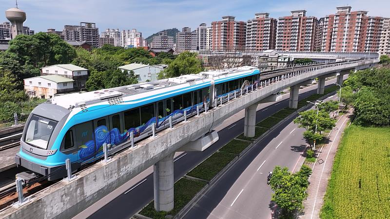三鶯線原住民主題彩繪列車
