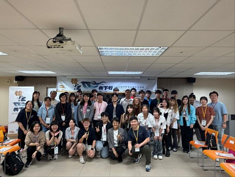 「2026海內外客家後生交流營」登場_古主委與海內外客家後生合影