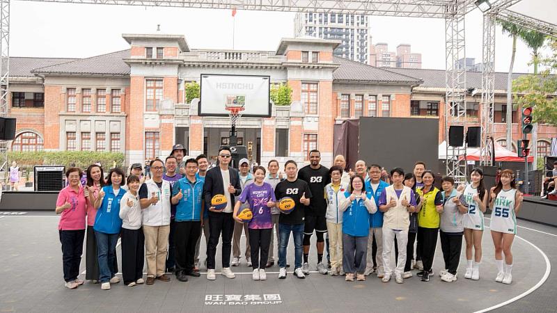 新竹市3x3籃球盃賽開幕合影。