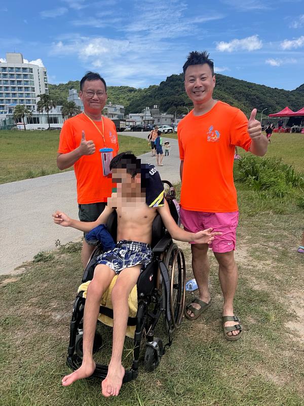 海巡攜手公益陪伴身障朋友。
