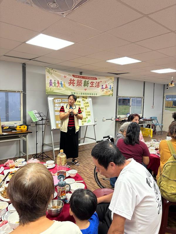 花蓮縣社會工作師公會理事長江文琪出席活動,展現對居民的堅定支持。
