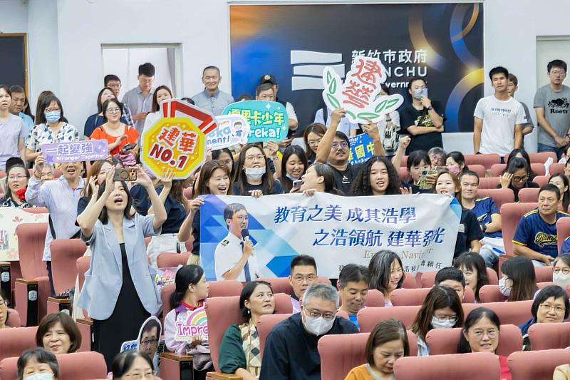 現場各校加油團熱情應援，場面熱絡。