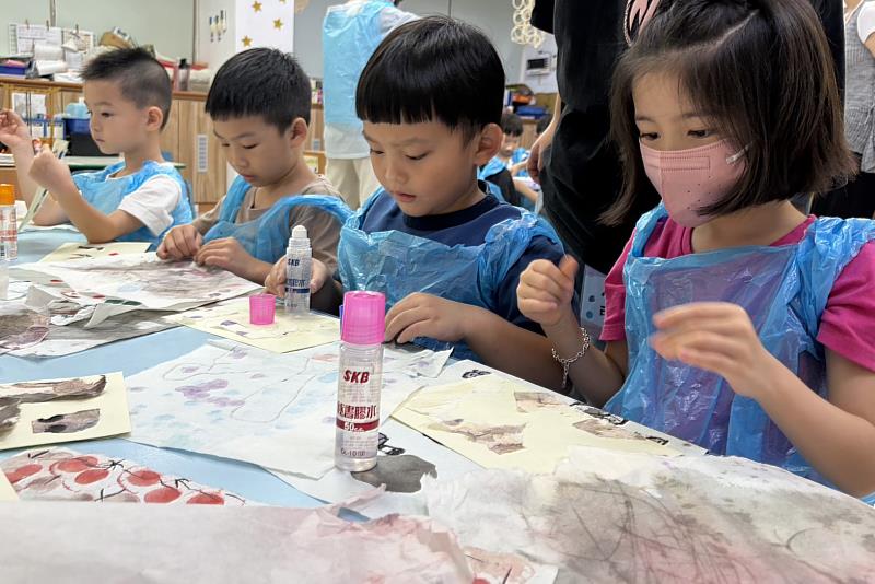 南大結合水墨藝術與撕貼創作,引導幼兒探索多元媒材,激發豐富創意與美感表達。