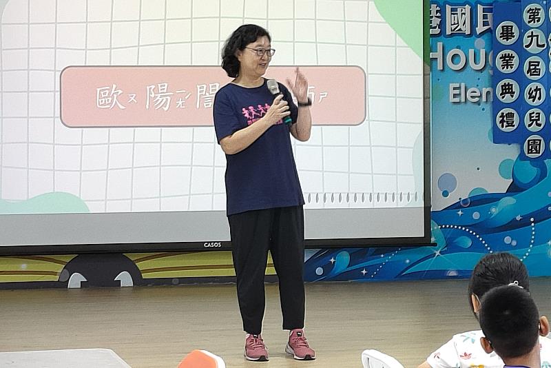 南大教育學系USR計畫主持人歐陽誾教授勉勵學童勇於探索新知,培養自主學習精神與多元能力。