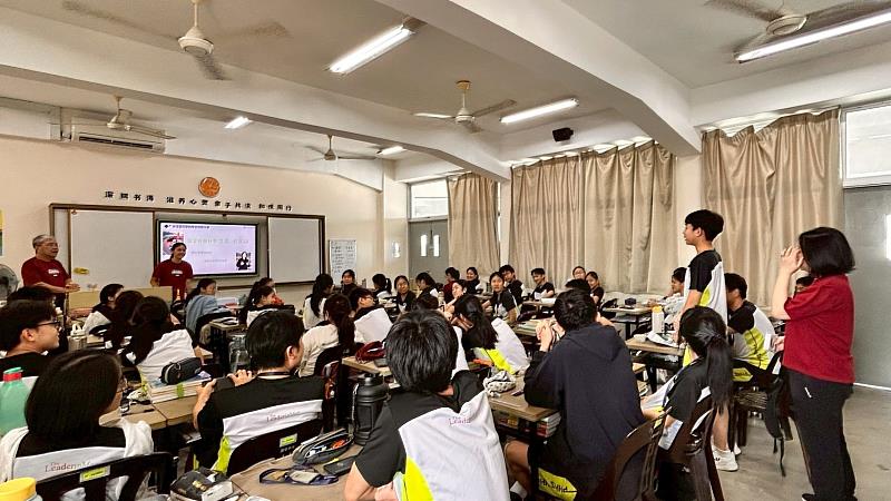 學生踴躍參與互動提問，現場交流氣氛熱烈，展現對赴臺升學的高度興趣。