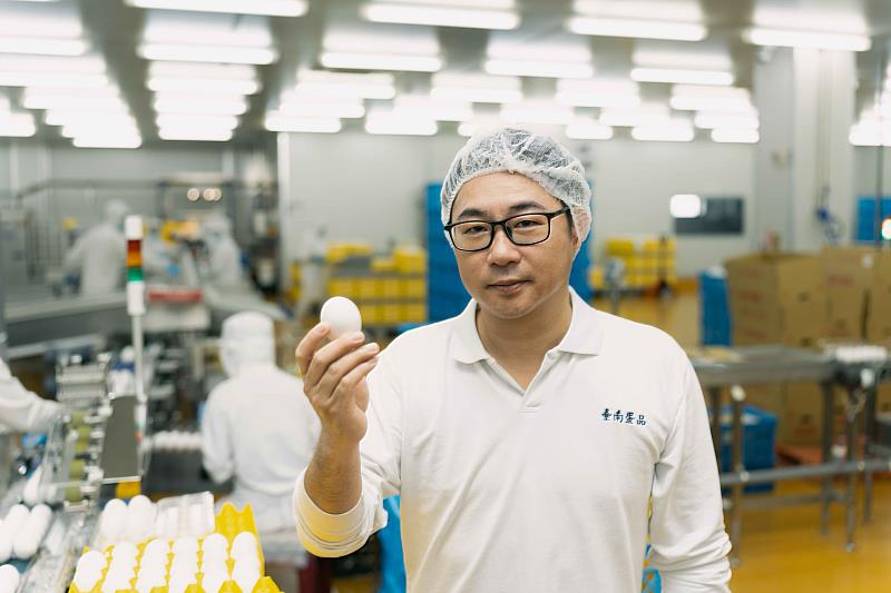 臺南蛋品總經理陳昭延分享雞蛋儲存的安全妙方，協助消費者在夏季正確保存雞蛋，才能安心享用無負擔。（資料來源：臺南蛋品）