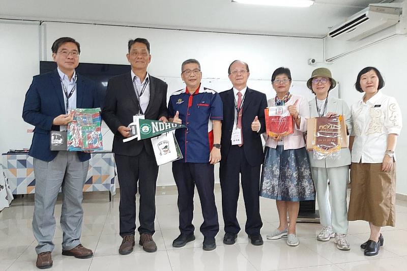 臺灣教育大學系統榮譽主席吳清基、南大校長陳惠萍與吉蘭丹中正國民型華文中學校長及副校長交流，深化臺馬教育合作。