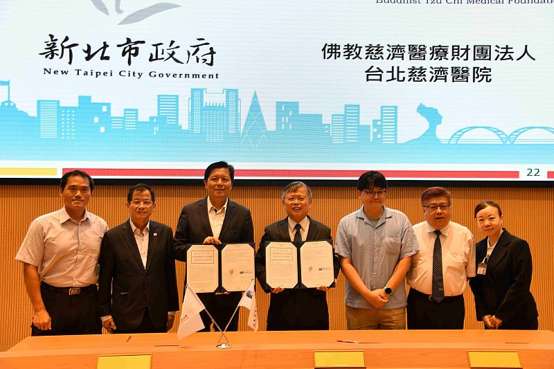 朱副市長與台北慈濟醫院企業防災簽署。