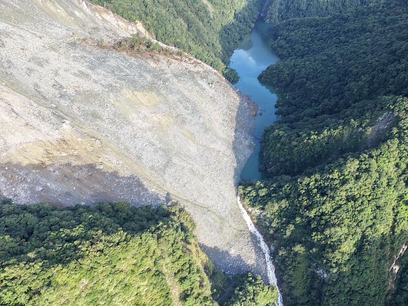 115年7月28日上午6時50分萬里溪堰塞湖空拍。