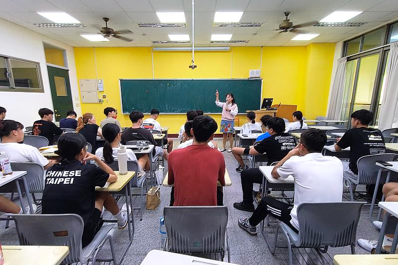 金融職訓處應跆拳道代表隊教練邀請舉辦金融證照專場講座，分享學長姊們的證照準備經驗以及職場心得，給跆拳道代表隊的學生運動員更多不同的職涯想法。（圖/中金院提供）