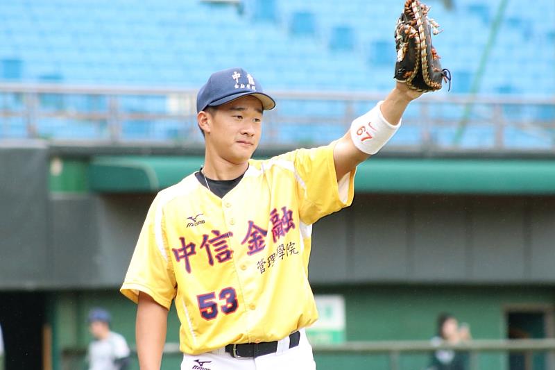 同樣出身棒球隊的畢業校友李昱震，也是中金院學生運動員跨域發展的代表，目前服務於中國信託法金部門。（圖/中金院提供）