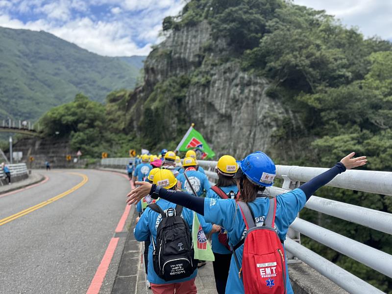 36位夥伴攜手挑戰北橫 用陪伴走出平權最美風景
