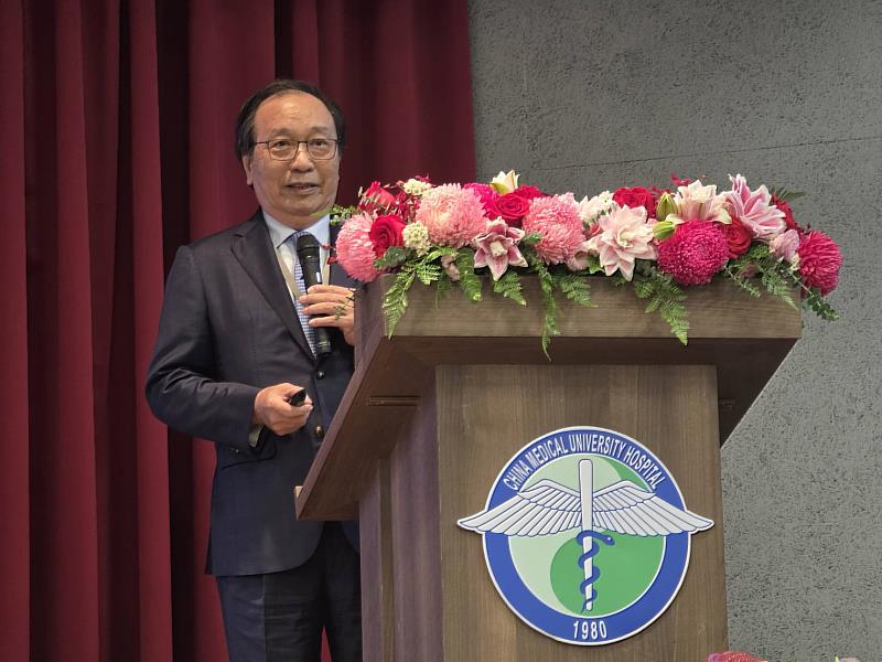 論壇專題演講邀請總統府健康台灣推動委員會副召集人、成功大學醫學院名譽教授陳志鴻,分享長年投入醫院治理、醫學教育及政策推動的經驗。