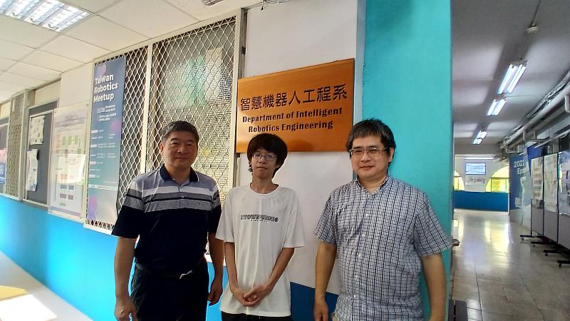 崑大機器人所蘇泰宇開發智慧監控與資料收集系統 提升傳產競爭力