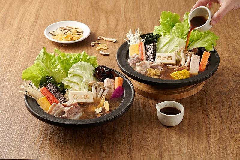 「石二鍋 新莊建國一店」7月29日將重返輔大商圈,新店搶先首發兩款台味新鍋石頭燒酒鍋和石頭魷魚鍋。