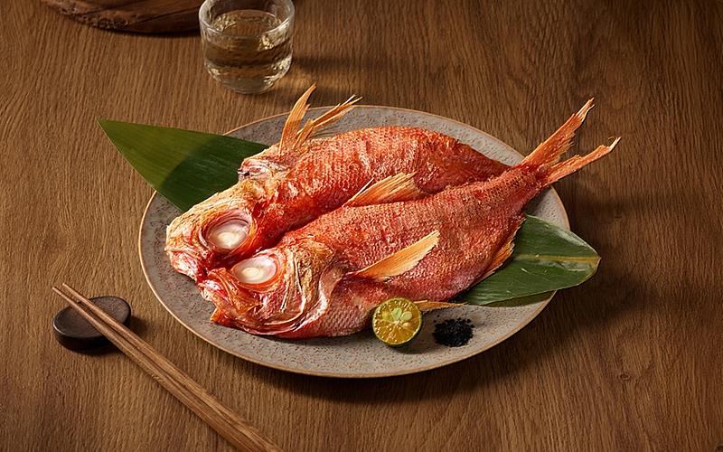 「阪前」同步推出季節旬味限定加購料理,日本金目鯛一夜干加購價468元。