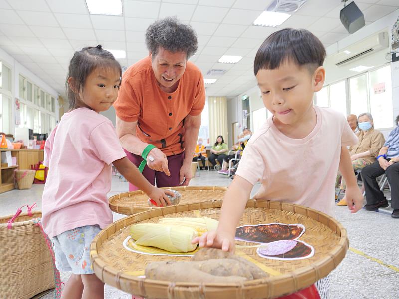 孩子一來 阿公阿嬤動起來 門諾基金會復古童玩運動會