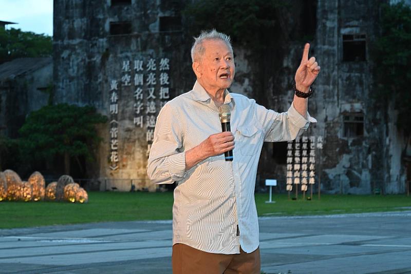 國寶文學獎黃春明老師致詞。