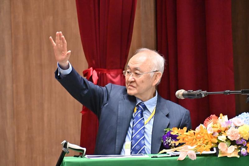 中藥全球化聯盟創辦人暨主席、中央研究院鄭永齊院士致開幕詞。