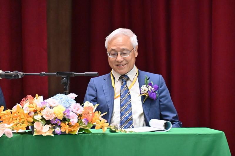 中藥全球化聯盟執行副主席、澳門科技大學副校長譚廣亨教授主持開幕典禮。
