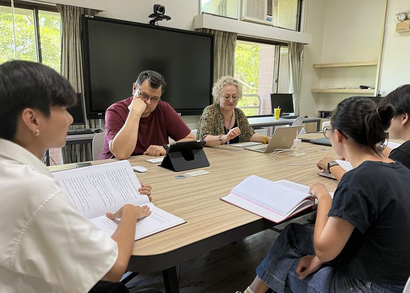 波蘭卡托維茲西里西亞大學新聞與媒體傳播研究所副教授 Dr. Robert Rajczyk 蒞南華大學展開學術交流與合作。