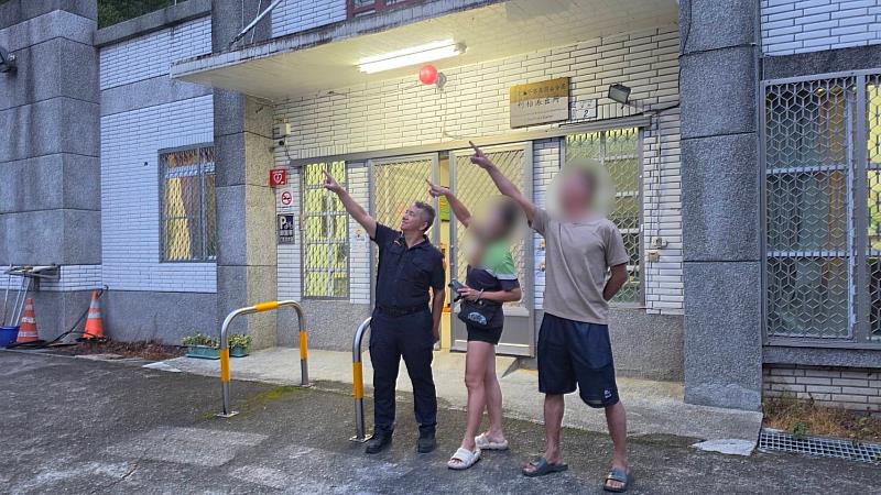 嘉明湖暑期登山人潮增加 利稻警提供登山安全諮詢