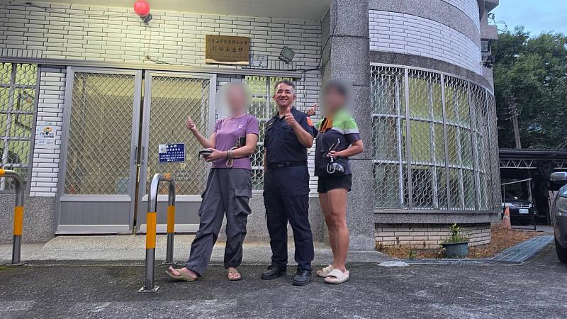 嘉明湖暑期登山人潮增加 利稻警提供登山安全諮詢