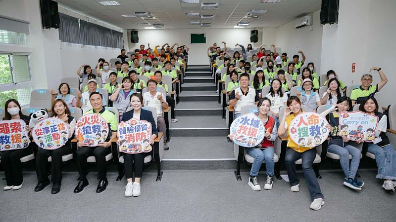 新竹市國高中生消防體驗營活動大合影。
