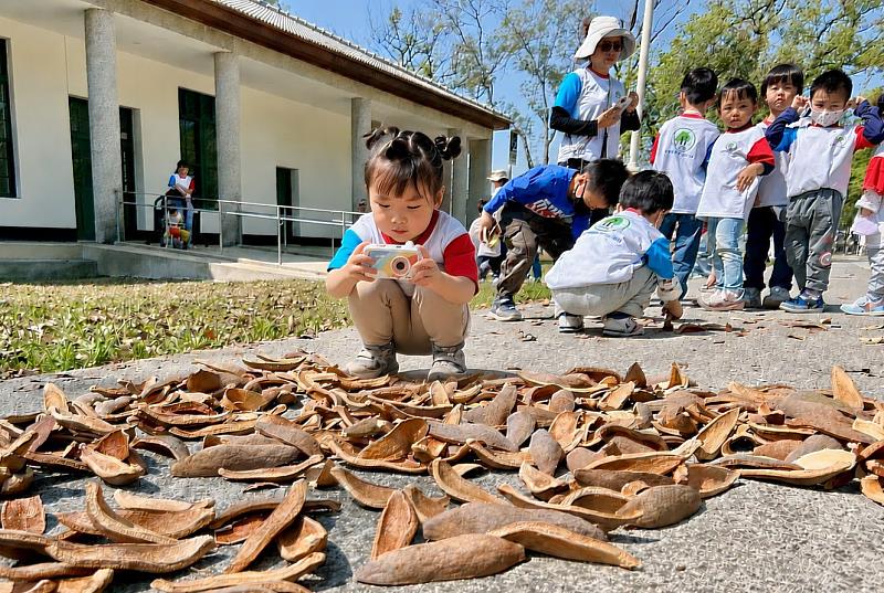 「屏東榮民總醫院員工子女非營利幼兒園(委託社團法人中華育英社會教育關懷協會辦理)」提案進行「幼兒親子數位共學」活動。
