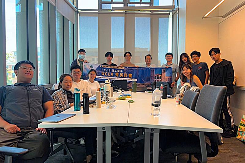 UCLA菁英計畫串聯醫學、AI與量子科技,培養青年掌握「可預測、可自我修正」的醫療新趨勢。