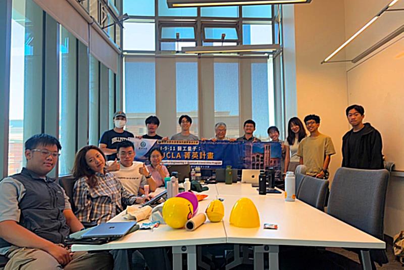 學員於密集課程中學習「四大技術支柱」與全貝氏AI推論,繪製未來精準醫療新藍圖。