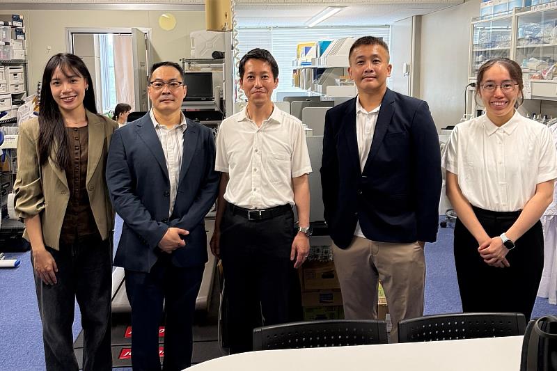 考察「一站式」選手支援中心、高階 MRI 造影儀與DXA檢測儀。