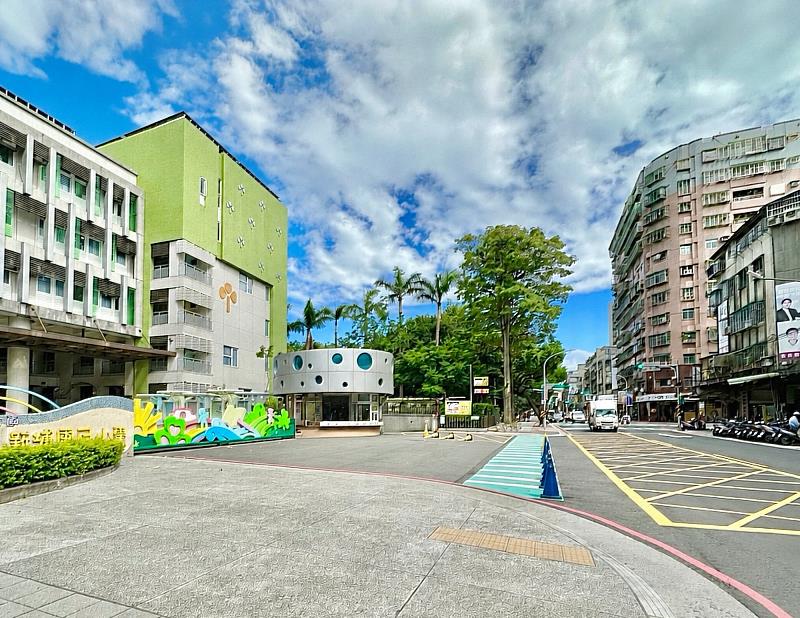 信義房屋板橋新海店專案經理陳映含表示,新海商圈房價相對親民,主要與捷運距離及產品結構有關。