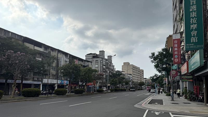 信義房屋表示，萬隆擁地利之便，又兼具居住品質，屋齡偏高也使得總價成為商圈優勢之一，是許多客戶指名購屋的地點。